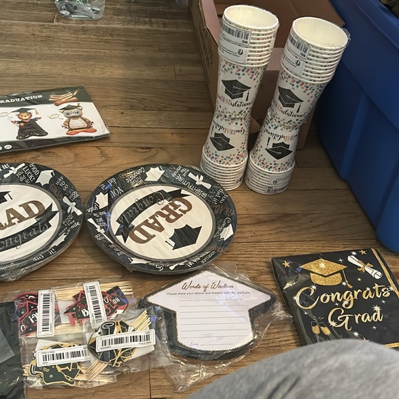 Graduation supplies - Picture 4 of 9